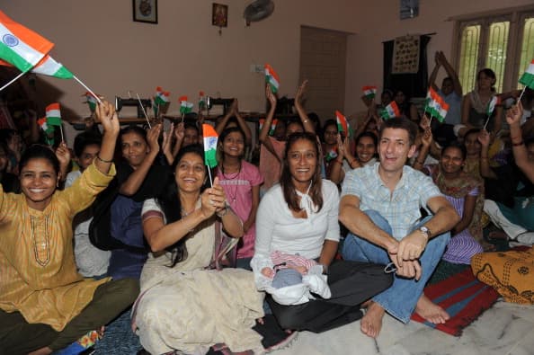 Desde 2002, cuando el proceso de subrogación se hizo legal en India, este país se convirtió en el destino más cotizado para extranjeros para fines de subrogación comercial.