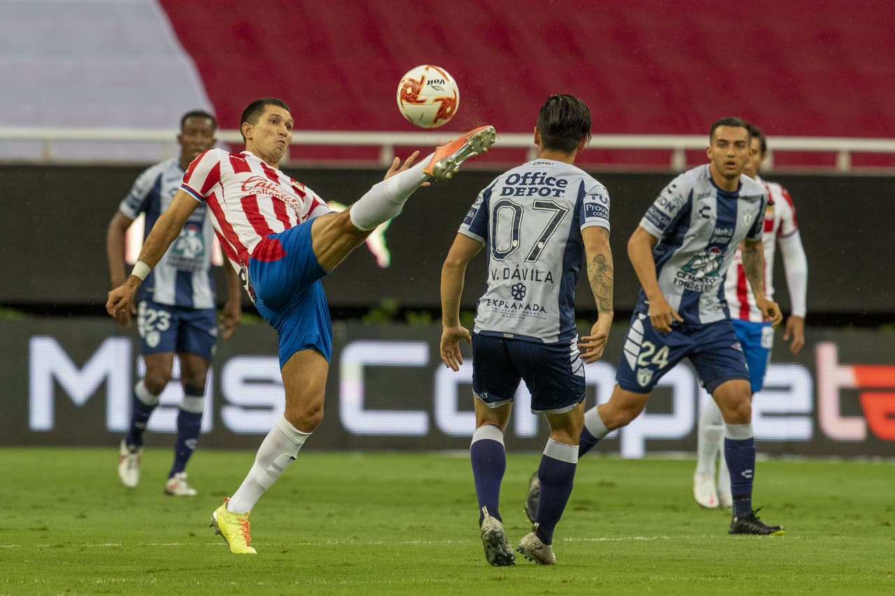 Rebasados los primeros 10’ del partido, no conseguían generar jugadas de peligro.