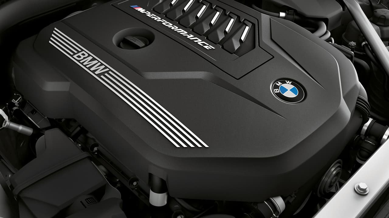 Bajo el hermoso y estilizado capó del BMW Z4 M40i First Edition se esconde un motor de 
<b>6 cilindros en línea de 4.0 litros de desplazamiento</b> capaz de desarrollar 
<b>340 caballos de fuerza</b>.