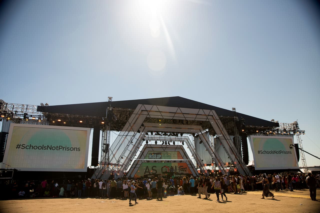 Un escenario único en el que se presentarán artistas galardonados como Julieta Venegas, Carlos Vives, Los Tigres del Norte y Alejandro Sanz.