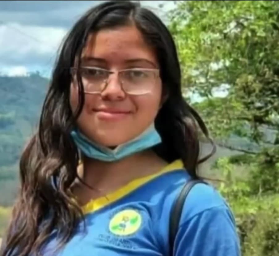Desde aquel momento, Oliva
<b> se convirtió de a poco en una comunicadora del club infantil de Jinotega, Nicaragua</b> y, durante el último año de secundaria, ya era la locutora de la radio de aquella institución. 
<br>