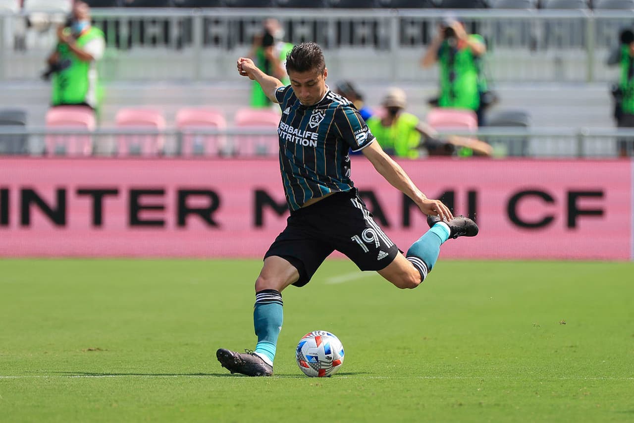 LA Galaxy consiguió una valiosa remontada con doblete de Chicharito para sumar sus primeros tres puntos de la Temporada 2021 de la MLS.