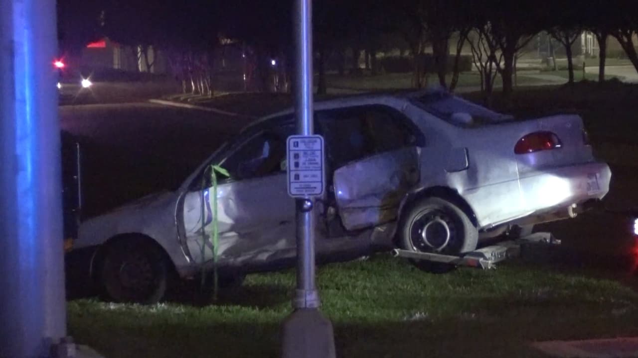 Reportan dos conductores heridos tras un choque en Sugar Land: un auto se pasó la luz roja