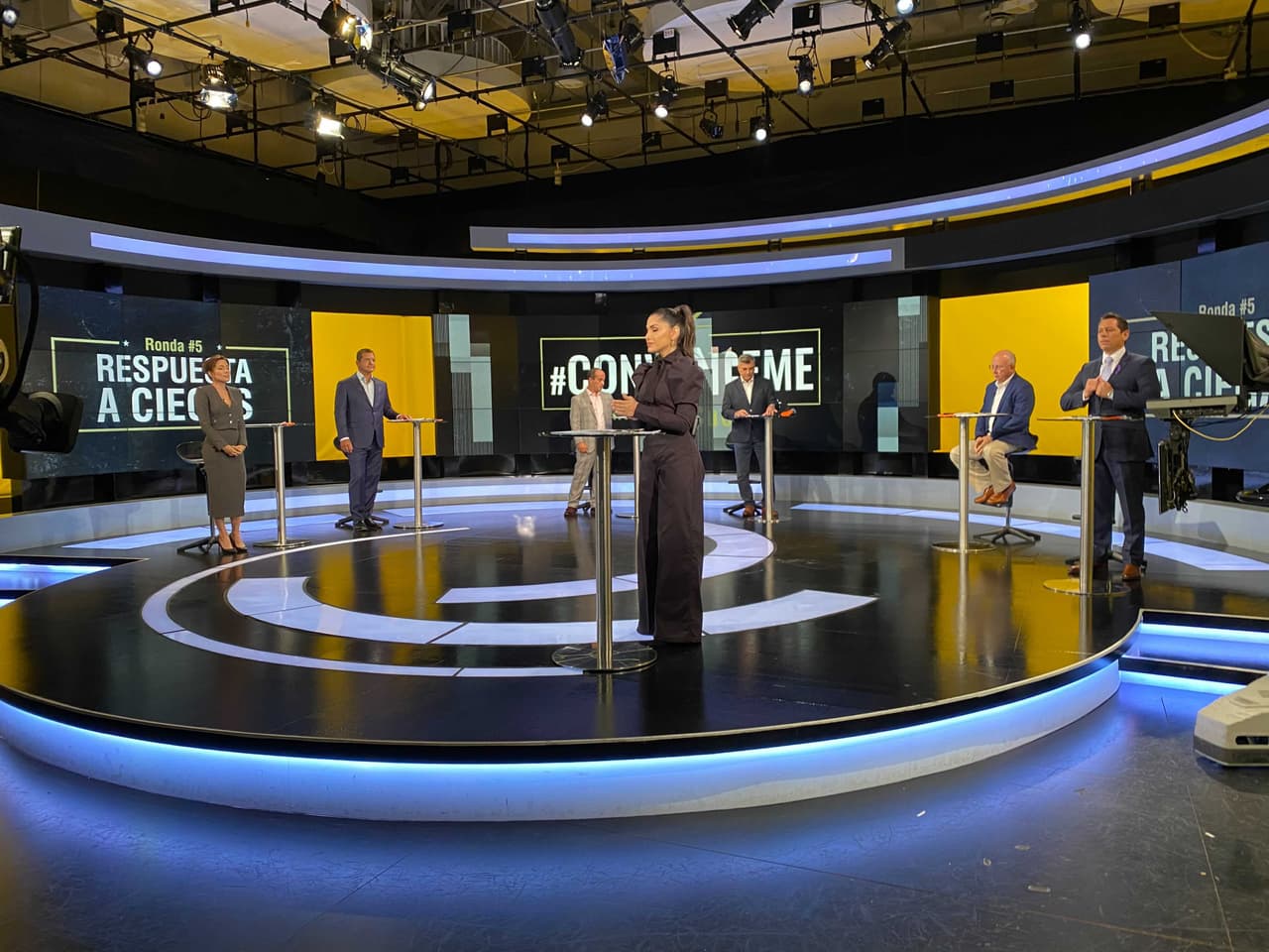 El debate se llevó a cabo en los estudios de Univision Puerto Rico en Guaynabo.