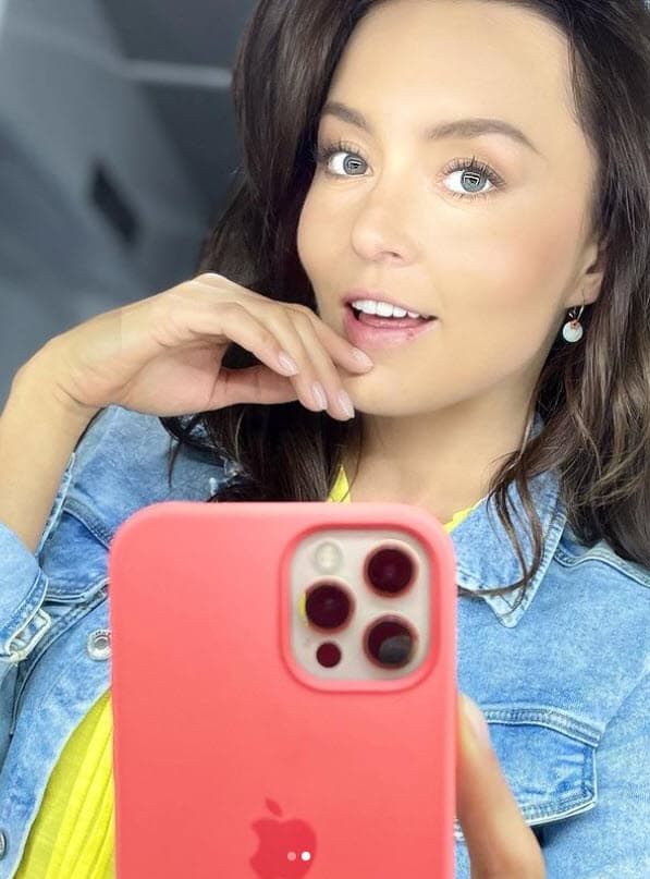 "Hoy en día estamos dándonos cuenta que 
<b>hay una sobrepoblación, hay que ser muy conscientes de eso,</b> que es una gran responsabilidad".
<br>