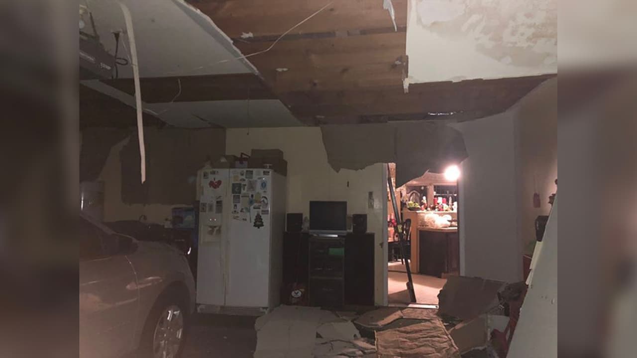 Rafa Htx nos muestra otro ángulo de los destrozos dentro de la cochera de su casa.