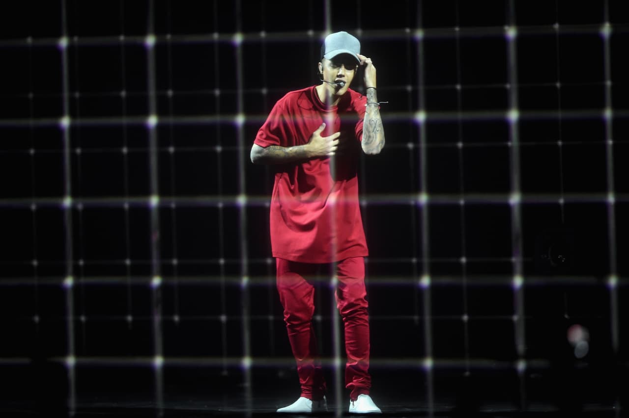 Bieber también está en el club del millón de dólares por cada show que presenta.