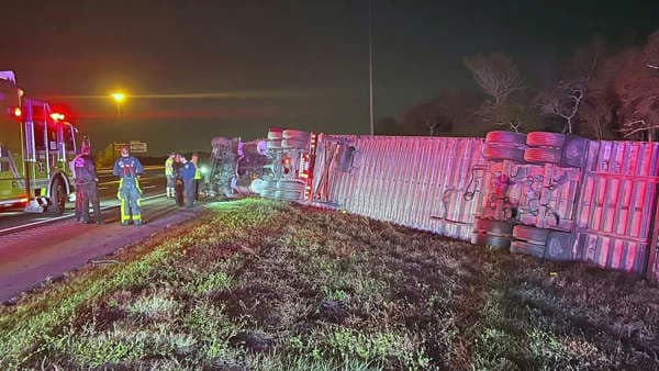 Camión se voltea en la I-75 en el condado de Hillsborough; dos personas resultaron heridas 