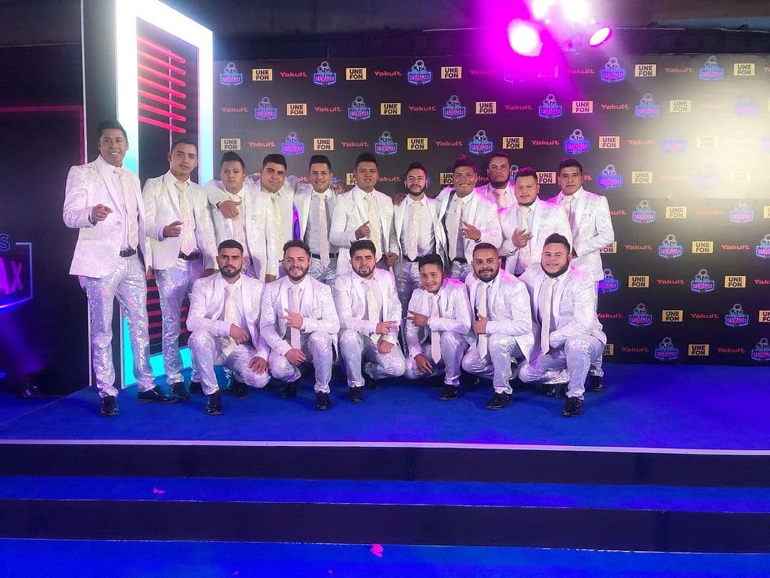 La banda La Delictiva, cuyos éxitos incluyen ‘Alguien como tú’ y 'Me iré contento’, atendió a sus fanáticos previo al evento al que llegaron uniformados.