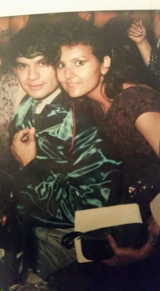 La historia de la fan que llegó a ser amiga y hasta darle un beso en los labios a Juan Gabriel