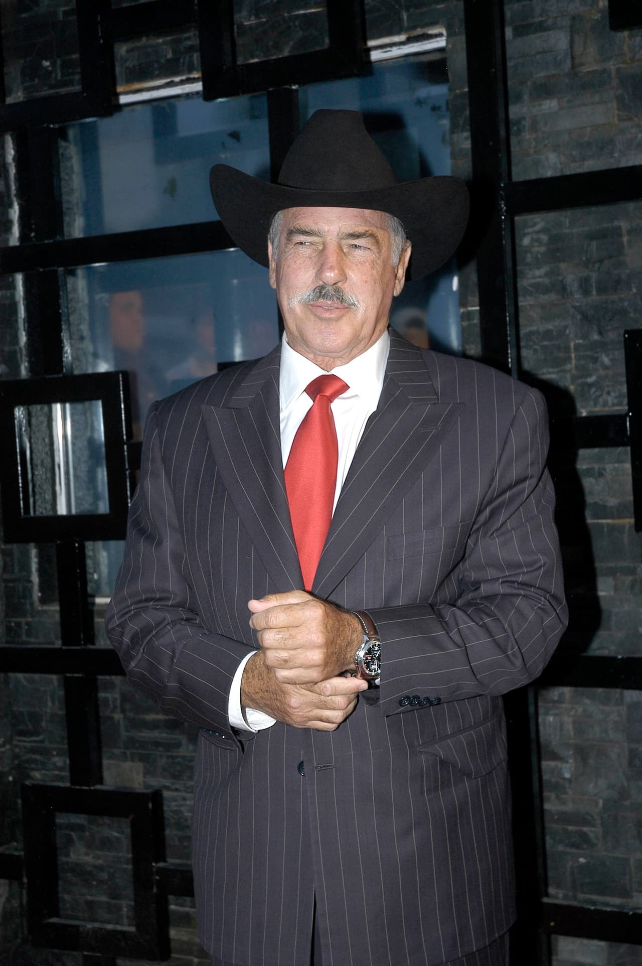 “Hicieron unos topes [...] en la lateral de la avenida de Las Naciones [...], unos topes rarísimos hechos, creo, que de fibra, si mal no recuerdo, porque eran todos cafés”.