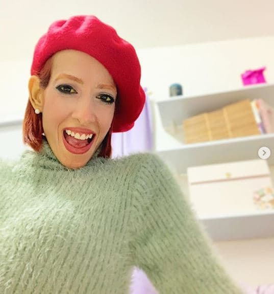 "Por más tropezón, barrera, obstáculo, que la vida te ponga, el objetivo siempre es levantar la cabeza y continuar. Siempre habrá obstáculos, siempre habrán retos, siempre habrán metas por cumplir... así es la vida."
<br>