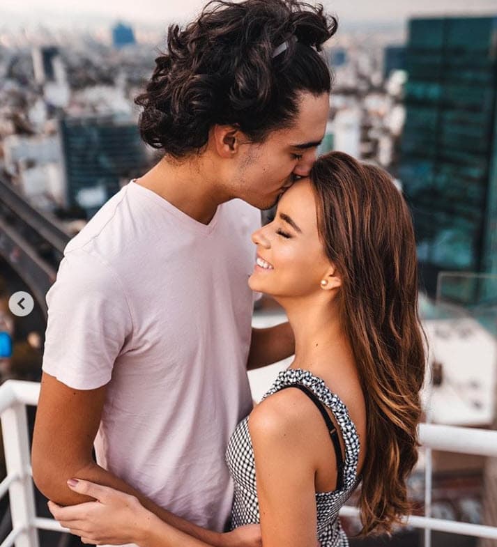 No conforme con la foto y el mensaje de felicitación, Sebastián Poza también le dedicó
<b><a href="https://www.instagram.com/p/CC5QTlMAETW/" target="_blank"> un video</a></b>.
<br>