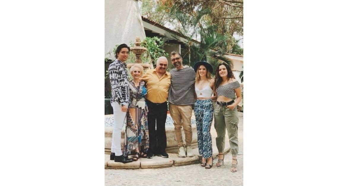 Alejandro Fernández, sus papás e hijos