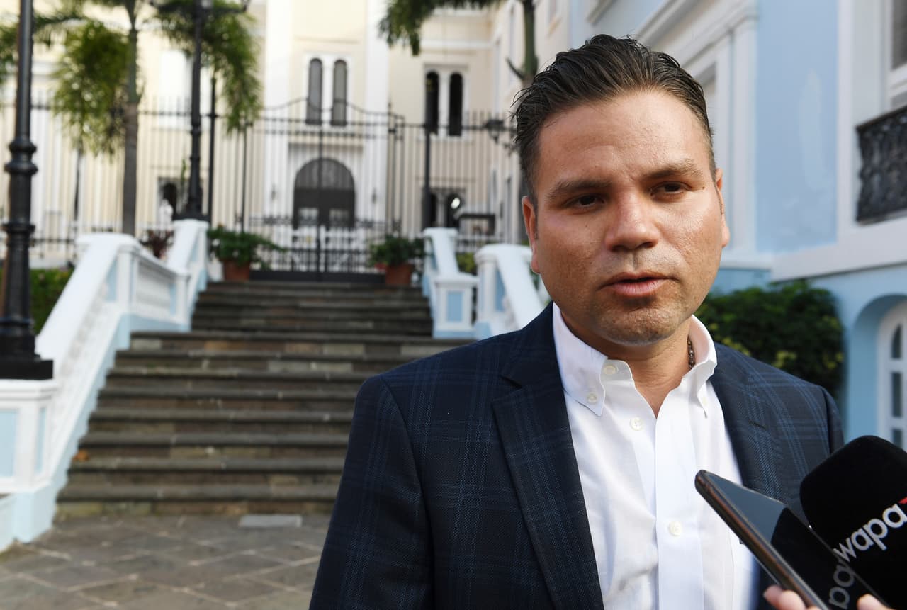 Citan al alcalde de Cataño tras operativo en gallera clandestina