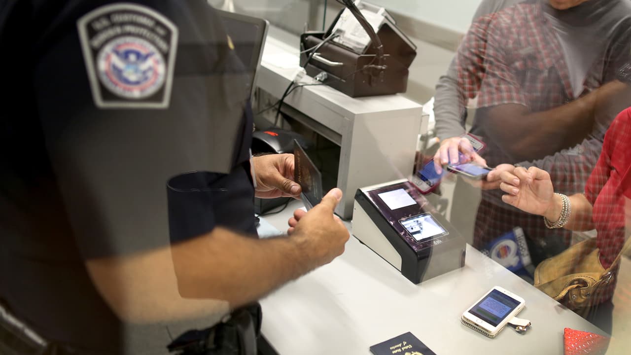 Se emite nueva regla en la que CBP tomaría datos biométricos de viajeros