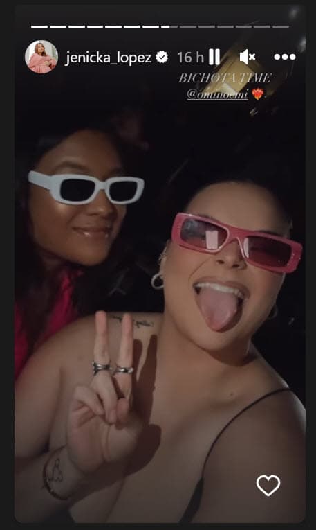 Chiquis fue al concierto de Karol G también junto a 
<b><a href="https://www.univision.com/famosos/jenicka-lopez-cumplio-25-anos-y-jenni-rivera-la-felicito-con-un-emotivo-mensaje-video" target="_blank">su hermana menor, Jenicka López</a></b>, según constató en la cuenta de Instagram de la joven.