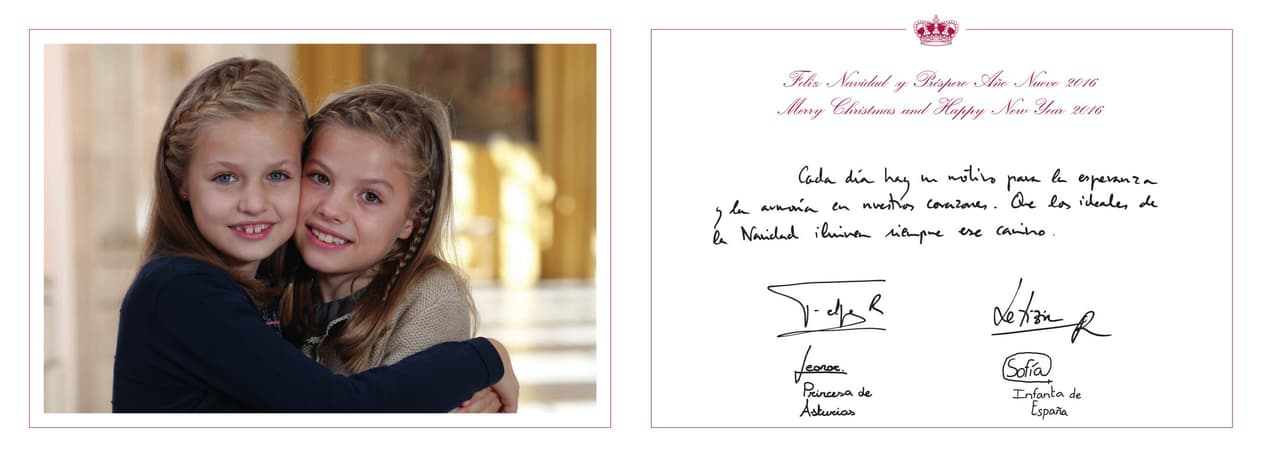"Cada día hay un motivo para la esperanza y la armonía en nuestros corazones. Que los ideales de la Navidad ilumen siempre el camino" decía el mensaje de esta tarjeta Navideña protagonizada por Leonor, la Princesa de Asturias y Sofía, La Infanta de España.