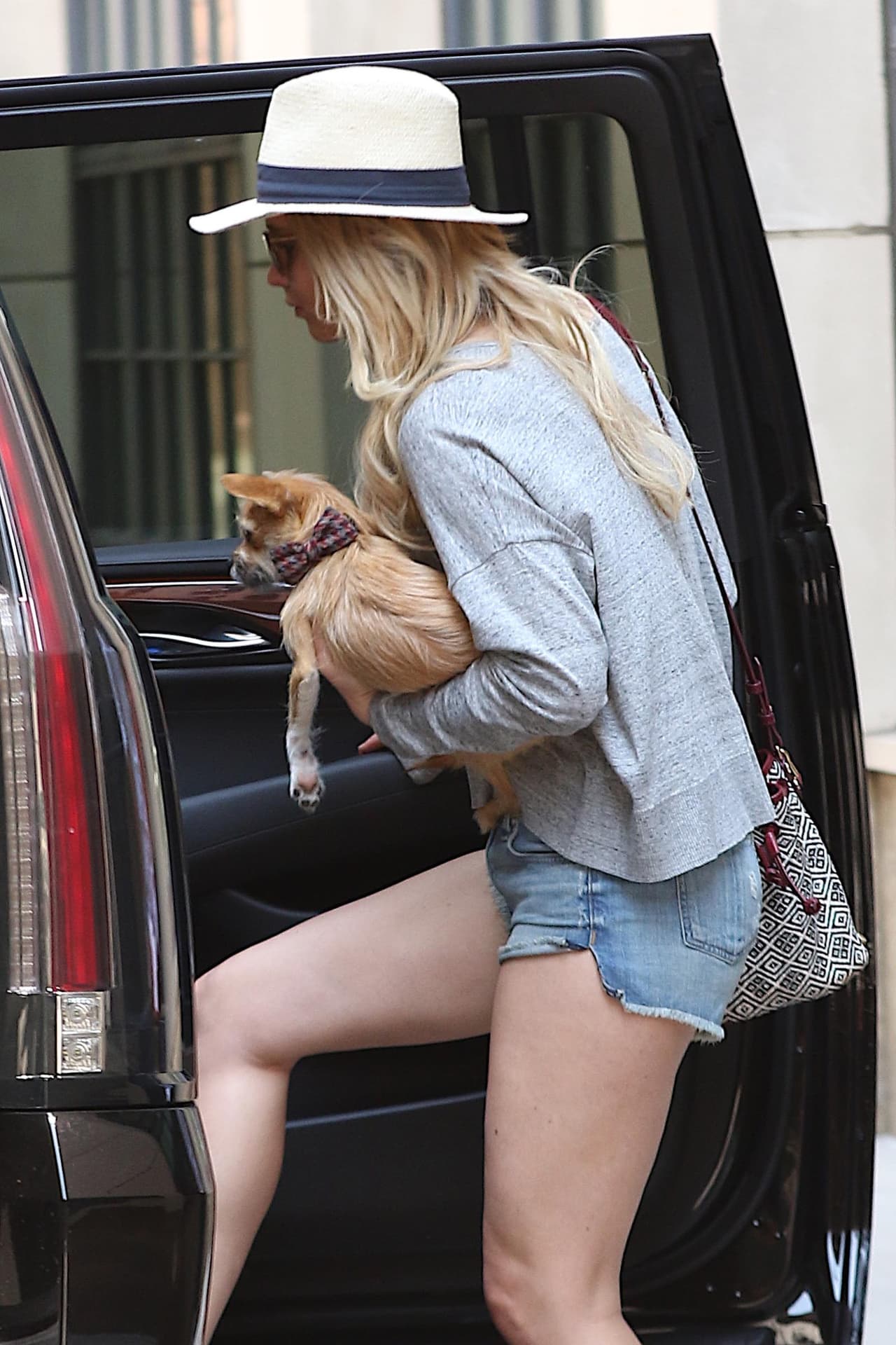 Jennifer Lawrence en shortcitos. ¡Qué piernas!