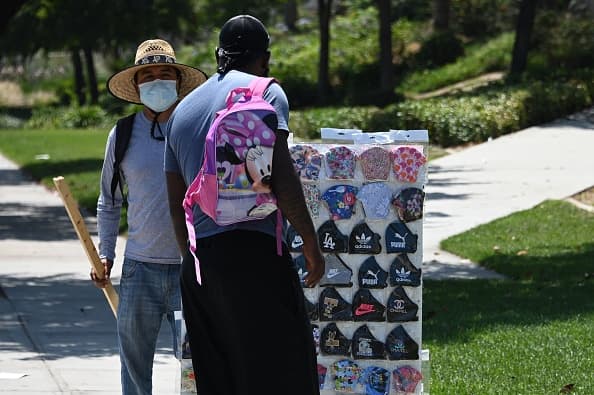 <b>Orange County Microbusiness Grants:</b>
<br>El Condado de Orange está otorgando subvenciones para ayudar a microempresas calificadas en el Condado de Orange que se han visto significativamente afectadas por la pandemia de covid-19.