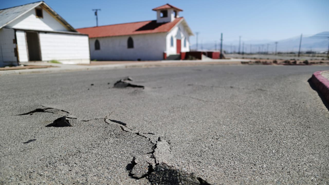 Además, una serie de temblores, incluido uno de magnitud 3.4 ocurrido este martes en Banning, y otros de menor intensidad ocurridos en Petrolia y Bradley, California, alertaron a los residentes del estado dorado.
