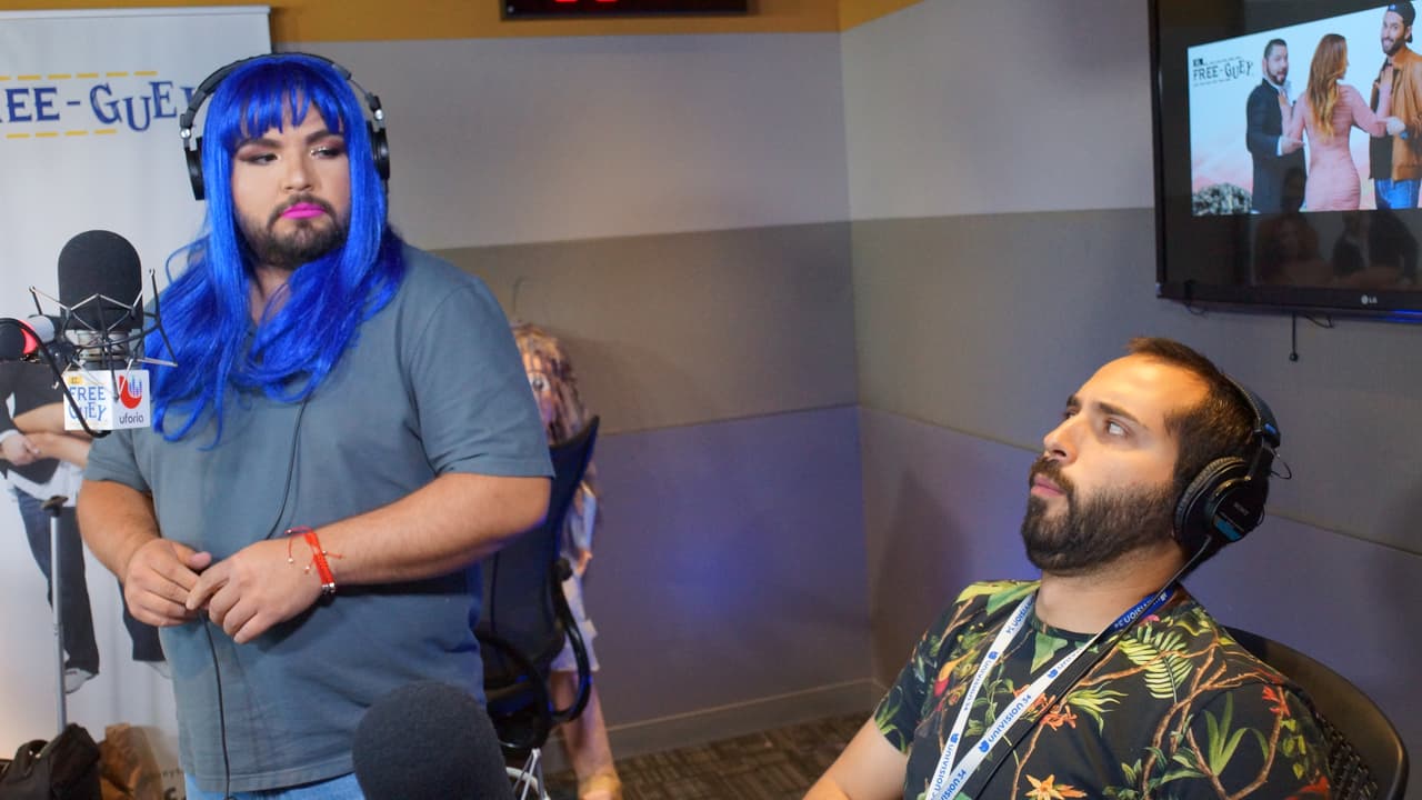 El Tambochi pago la apuesta contra El Compa Ivan cambiando de 'look' por un día.