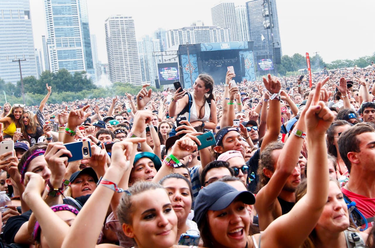 Gran ambiente y mucha buena música el segundo día de Lollapalooza en Chicago.