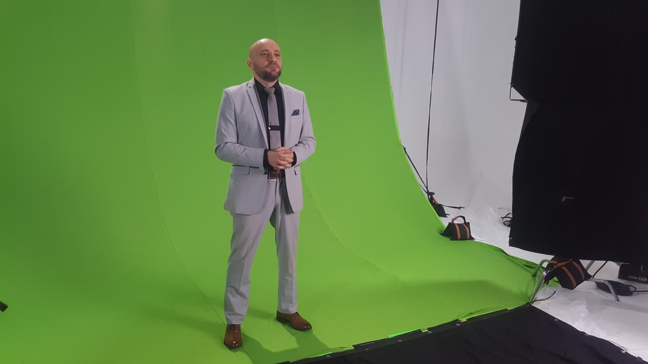 Luis abrió su corazón para desearte una feliz navidad.