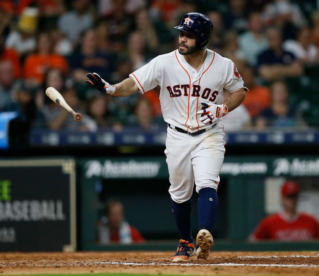 Este hombre de 1.65 metros de estatura (5 ft 5 in) es el más bajo de las Grandes Ligas, pero su tamaño no le impide ser uno de los más potentes en la ofensiva y eficientes en la defensiva.