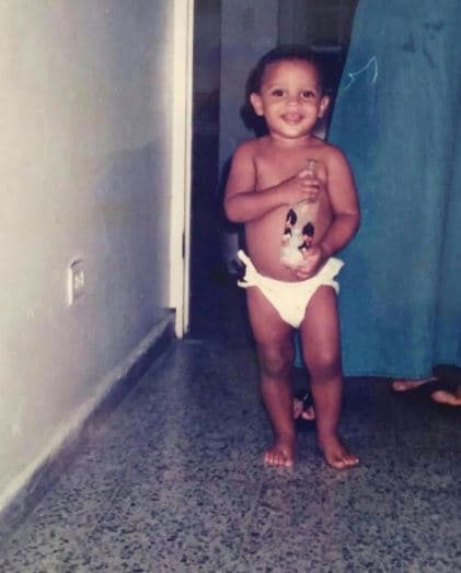 El boricua era un chiquillo travieso.