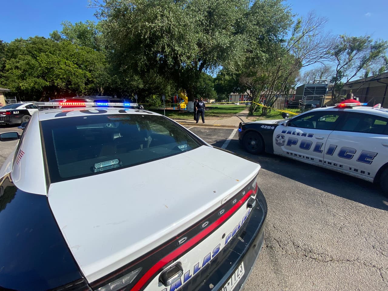 Cinco personas en total fueron trasladadas a hospitales locales con heridas de bala. 
<br>