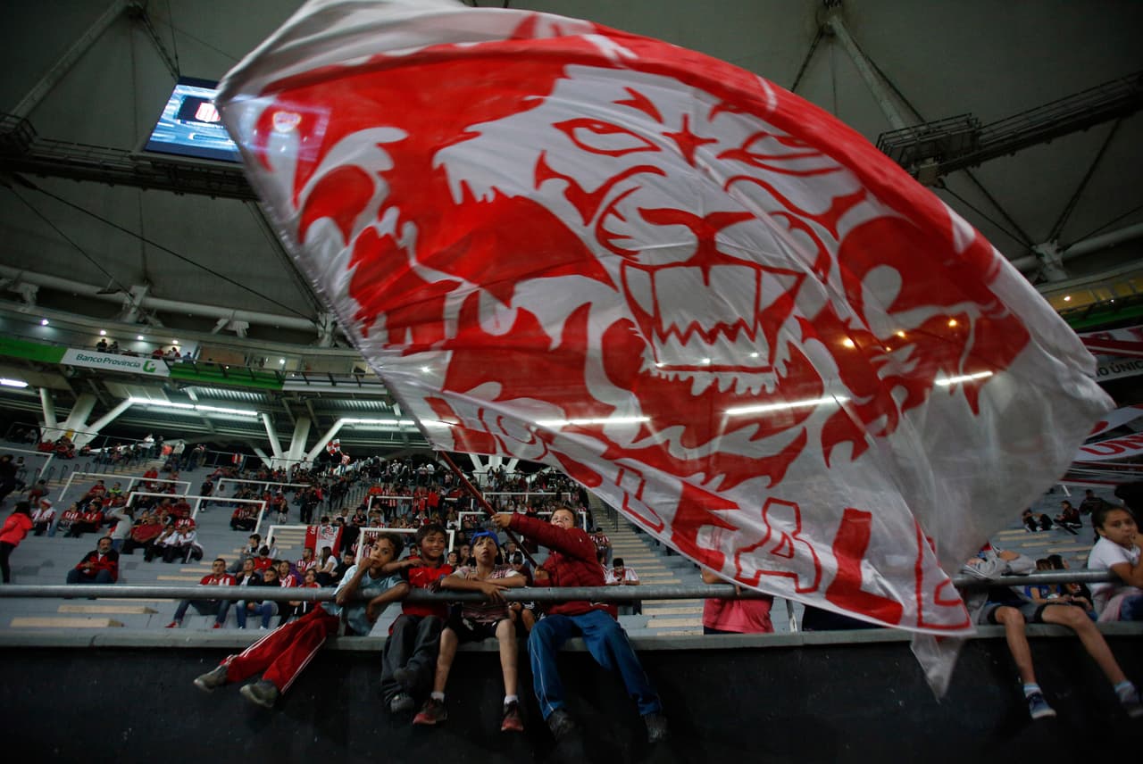 Jugadores e hinchas 'pincharratas' son conocidos por ser apasionados y usar mucha fuerza (incluso excesiva) jugando al fútbol.