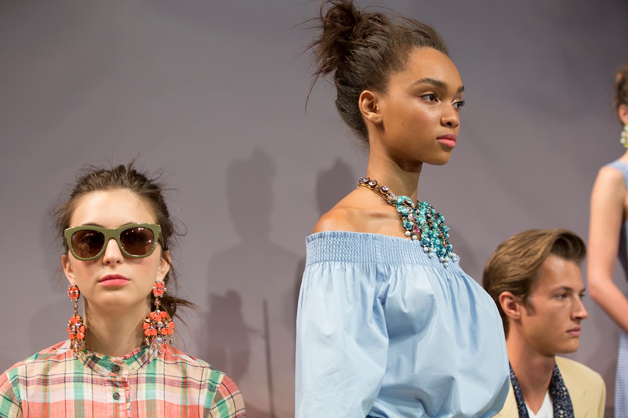Los accesorios son indispensables para un atuendo completo, por eso el diseñador nos propone ir al máximo con ellos y dejar la simplicidad en la ropa. Diseñador J. Crew. NYFW, Spring/Summer 2016 - 09/16/2015