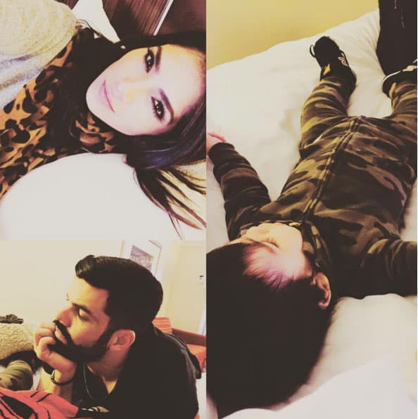 Aquí con su esposo, Aníbal Marrero, esperando que despierte el pequeño Matteo.