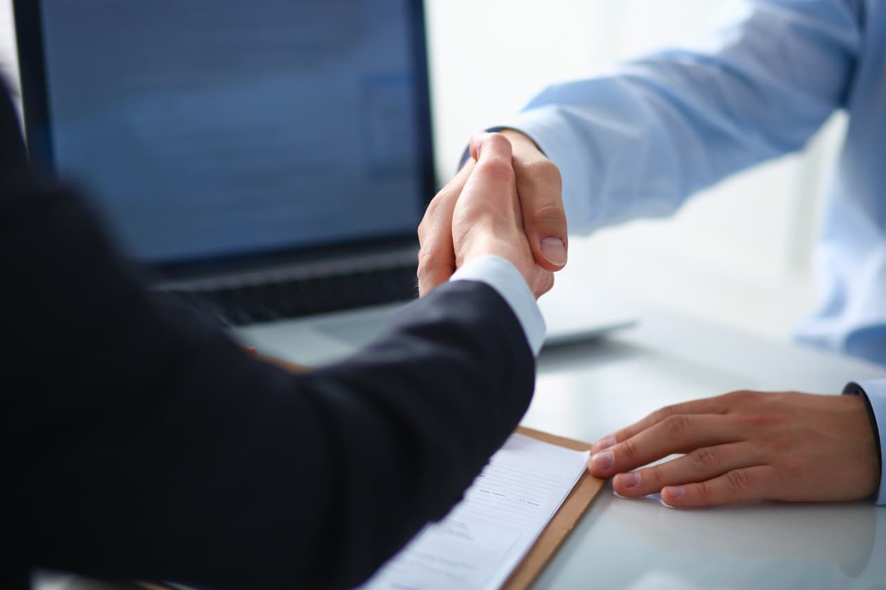 No te dejes llevar solamente por impulsos, y actúa con seguridad, confianza y más ecuanimidad. Una relación sentimental podría acercarte a un empleo prometedor en pocos días. 
<br>
<br>Profesor Zellagro