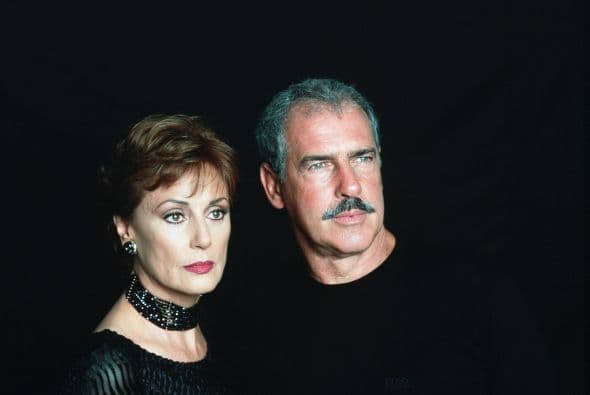 En aquel melodrama, el cubano interpretó a un seminarista católico. Cuando llega a casa de su madre (Marga López, Luciana (Helena Rojo), que trabajaba con ella, queda perdidamente enamorada de Juan.