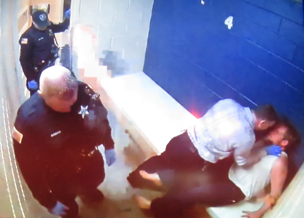 Fox Lake investiga a policías por abuso de fuerza con un detenido