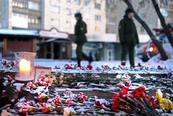 5 diciembre 2009, Rusia.- 155 muertos en un incendio, provocado por lanzamiento de fuegos artificiales, en una discoteca en Perm (a unos 1,200 kilómetros de Moscú)
