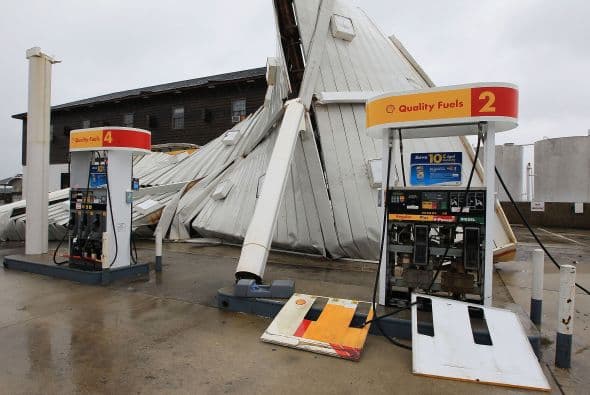 Alcanzó vientos de 120 kilómetros por hora y lluvias torrenciales, indicó el Centro canadiense de huracanes.