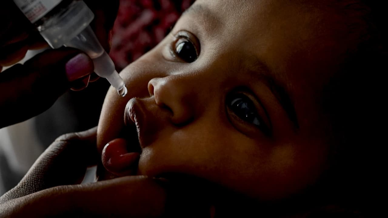 “Generalmente la polio da en personas que no están bien vacunadas. En Estados Unidos casi todo mundo está vacunado”, explicó el Dr. Martín Yudovich, médico pediatra del área de Houston.