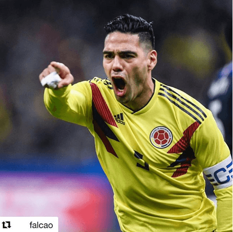"[...] haber visto el triunfo y sobre todo a nuestro Radamel Falcao hacer gol fue emocionante y justo para la historia. ¡Gran Colombia! ¡Felicidades, campeones", publicó Juanes junto a esta imagen.