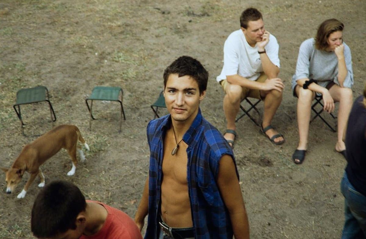 El mundo está enloqueciendo con estas fotos de Trudeau de joven.
