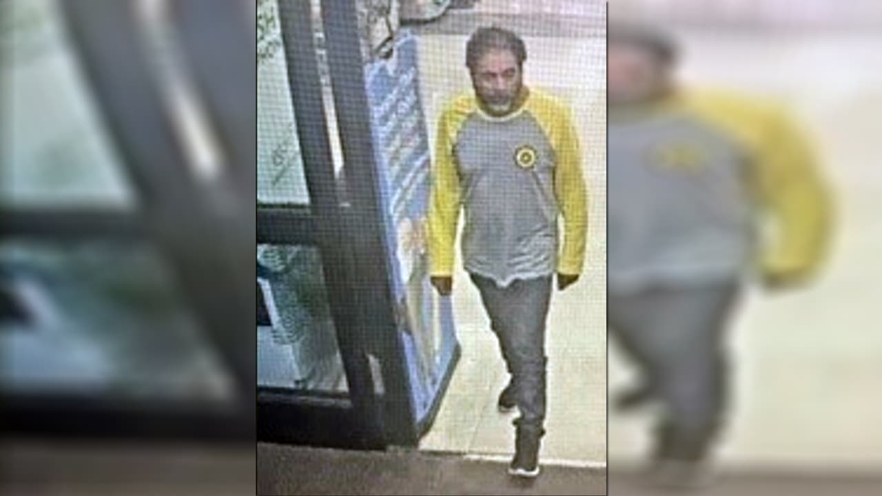 Un video de una cámara de seguridad muestra a José Luis Moreno Castañeda en una tienda en la que estaría también Evila Yanes, tan solo horas antes de que encontraran el cuerpo de ella, según la policía de Arlington.