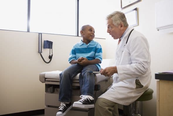 <b>Puesto 22. Pediatra.</b> Salario promedio: 170,560 dólares. Tasa de desempleo: 0.4%. Estos médicos están especializados en la atención de los pacientes de desde su infancia hasta la edad adulta temprana. Se espera que la demanda de esta ocupación crezca un 2% para 2028.