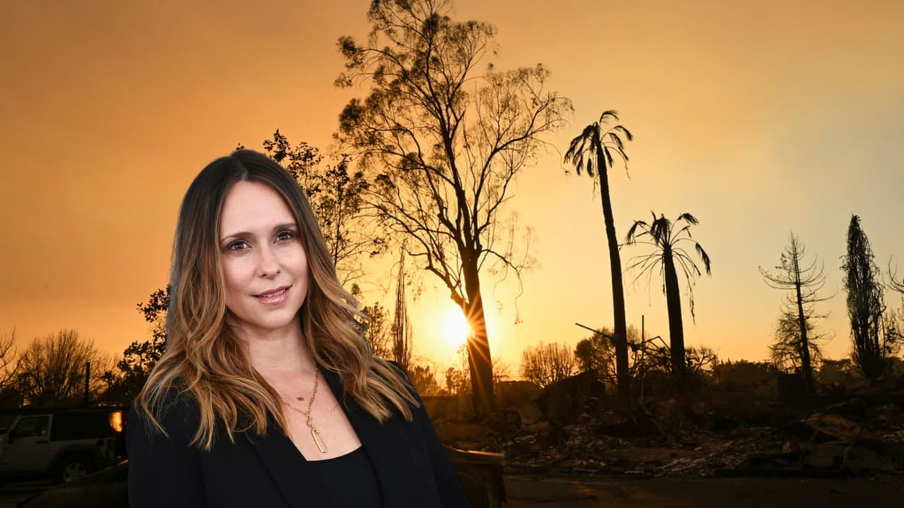 <h3 class="cms-H3-H3" style="box-sizing: border-box; margin-top: 0px; margin-bottom: 0.5rem;"><b>Jennifer Love Hewitt</b></h3>
<br>
<br>“No tengo palabras. Solo oraciones y toda la esperanza que pueda por nuestro hogar y nuestros hijos mientras vemos que todo se quema”, escribió la actriz que al igual que muchos residentes, tuvo que evacuar su vivienda.
<br>