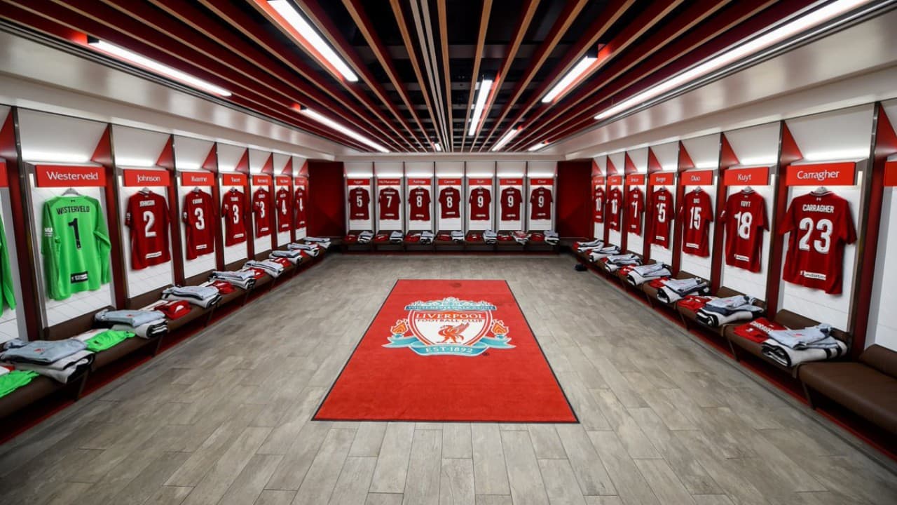 Así luce actualmente el vestidor del Liverpool en Anfield.
