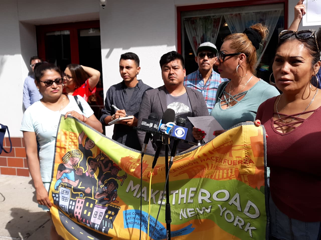 Alberto Cruz dijo que la policía desde el primer momento actuó muy diligentemente, y agradeció la colaboración que brindaron al llegar al lugar para asistirles.