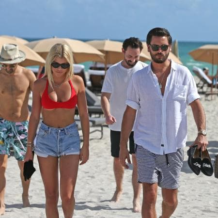 A lo largo de 3 años la pareja demostró que 
<b>la diferencia de edad no fue impedimento para su amor</b>, pues ella tiene 21 y el 37.
<br>