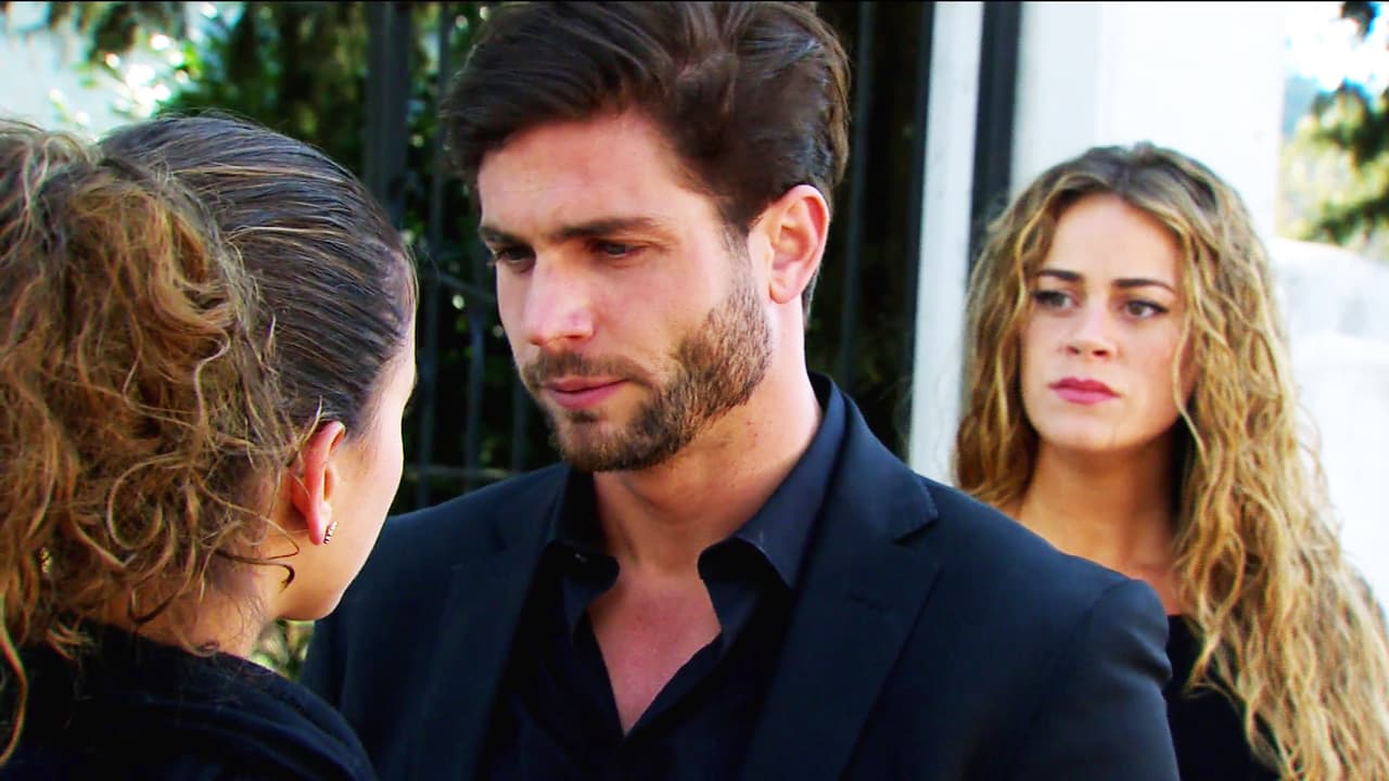 Por otro lado, Isabela no iba a permitir que Fernanda le arrebatara el amor de Carlos.