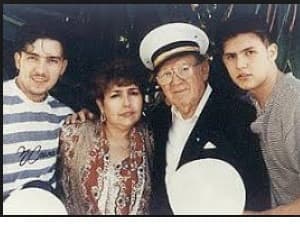 De su tercer matrimonio, con Chuyita Lizárraga nacieron Poncho y Joel, este último nació en 1973, cuando el entrañable músico sinaloense tenía 55 años de edad.